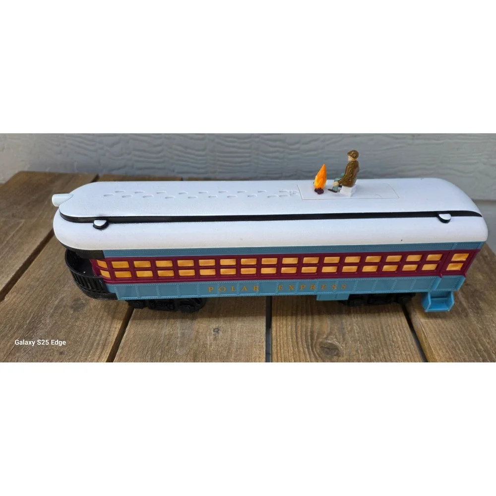 Lionel The Polar Express G-Gauge Observation Car with Hobo Figure 7-11022 Blue